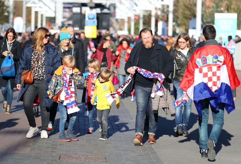 Los fanáticos de Inglaterra y Croacia están listos en el Estadio de Wembley para el duelo por el Grupo 4 de la Liga A, recordando la semifinal que jugaron en el Mundial de Rusia 2018.