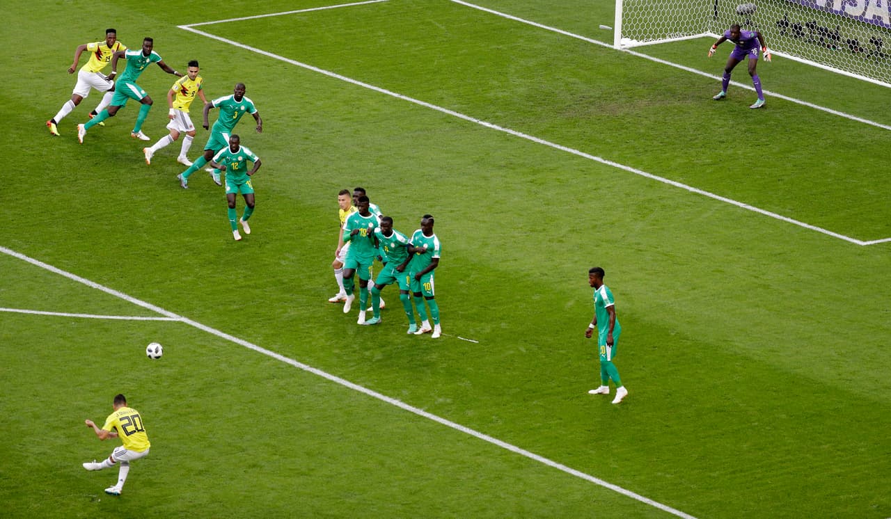 Un tiro libre de Juan Fernando Quintero fue la primera gran oportunidad de gol del partido.