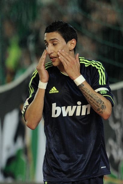 En su antebrazo destaca un tatuaje que dice: "nacer en La Pedriel fue y será lo mejor que me pasó en la vida".