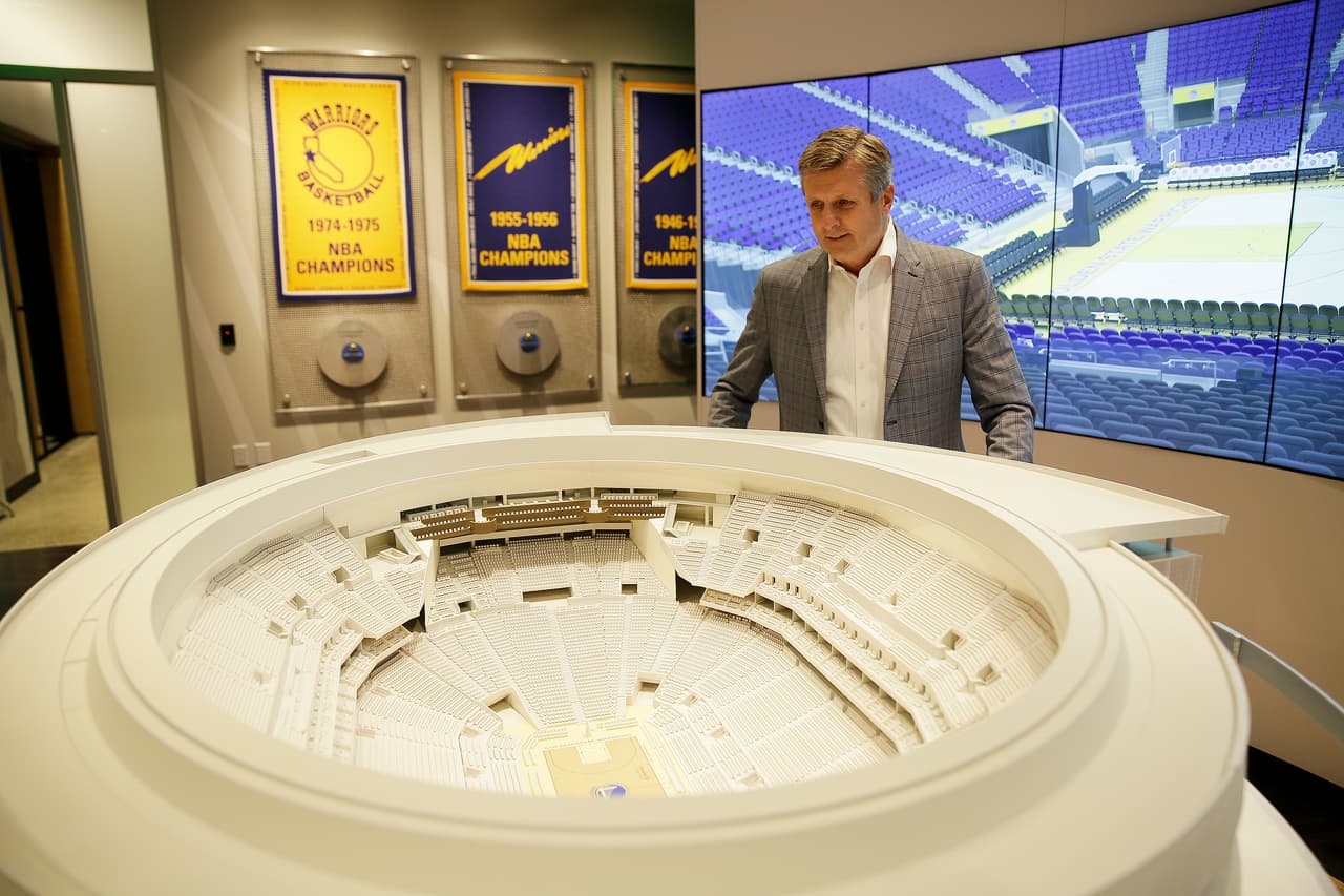Esta es una maqueta de lo que será la nueva casa de los Golden State Warriors, el Chase Center, que se ubicará en la vecina ciudad de San Francisco y que remplazará a Oracle Arena como la casa del equipo que ha dominado la liga en los años recientes.