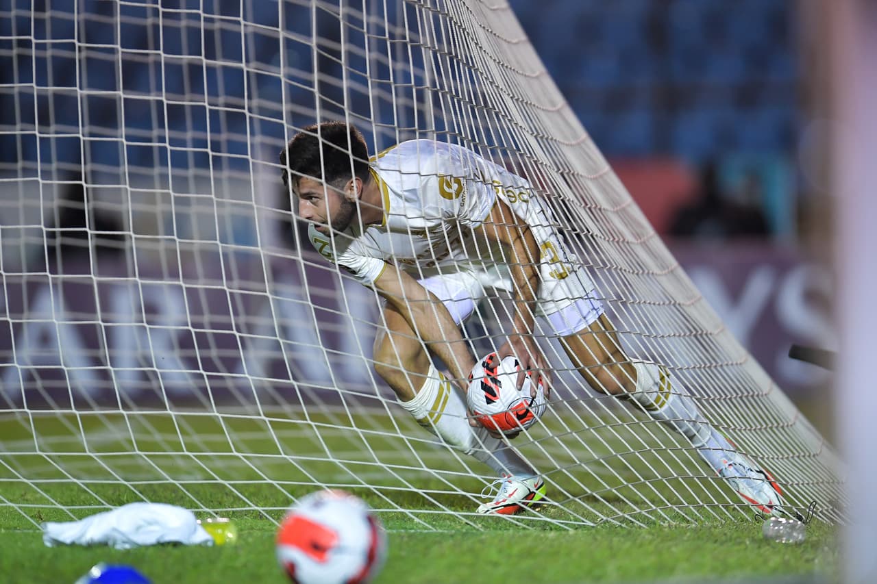 En 3 minutos, del 69 al 72, Comunicaciones clavó dos goles para seguir soñando con la remontada en casa.