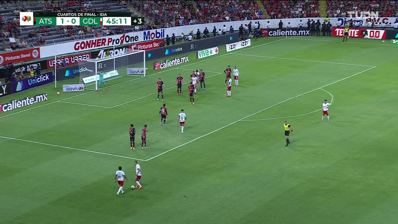 ¡TIRO ATAJADO! disparo por Alexis Vega.