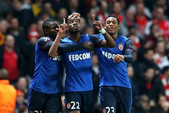 La sorpresa vendría al minuto 38 del primer tiempo Geoffry Kondogbia se animó a disparar de lejos y tras un desvío en Gibbs la bola acabaría en las redes.