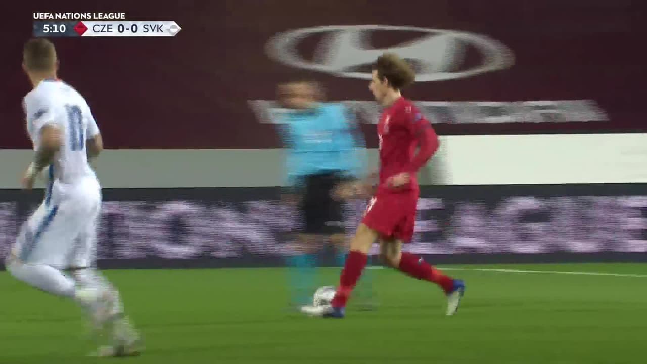 ¡TIRO ATAJADO! disparo por Zdenek Ondrasek.