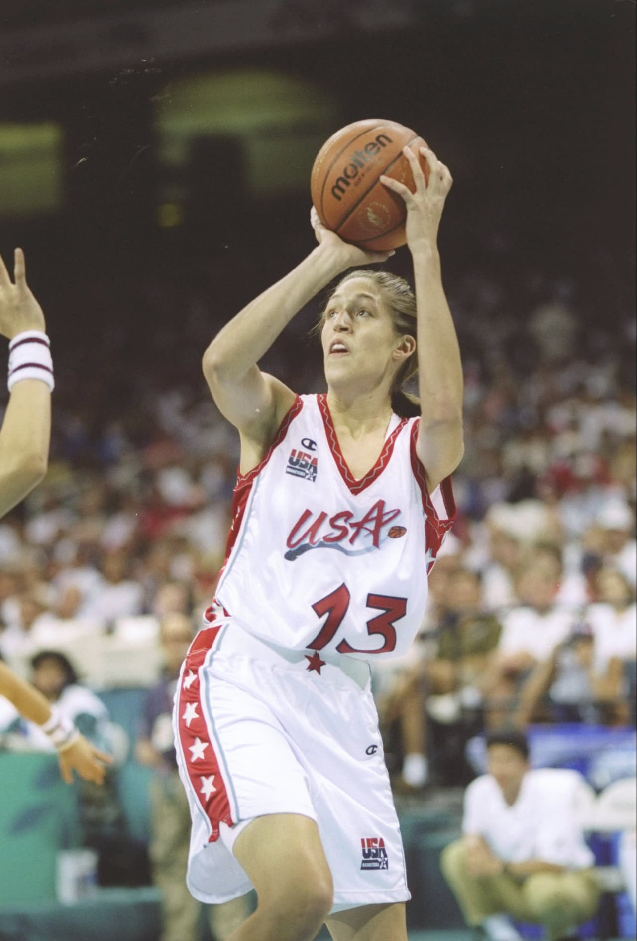 Rebecca Lobo, de padre cubano, fue una de las grandes figuras del baloncesto femenino de los Estados Unidos. Ganó la medalle de oro en los Juegos Olímpicos de Atlanta 1996.