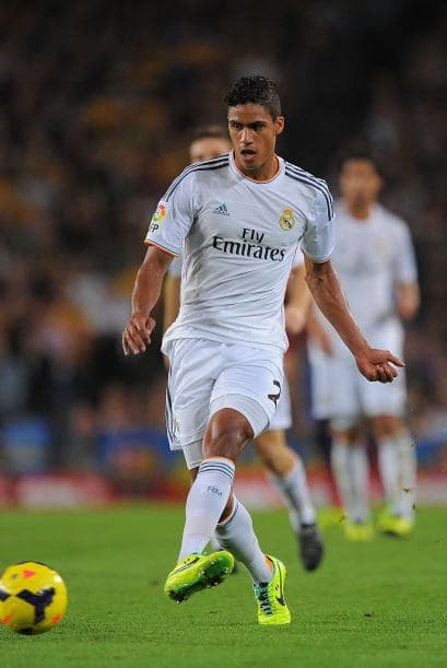 Raphael Varane (sin calificación): Saltó al césped en el minuto 90 para acabar de encerrarse el Real Madrid en su terreno y contar los segundos hasta el final del partido. Asier Illarremendi (sin calificación): Jugó los seis últimos minutos para aumentar la presencia de centrocampistas en el Real Madrid e intentar quitar el balón a un Barcelona volcado. Carlos Casdemiro (sin calificación): Entró para perder tiempo cuando restaban dos minutos para el final del partido.  