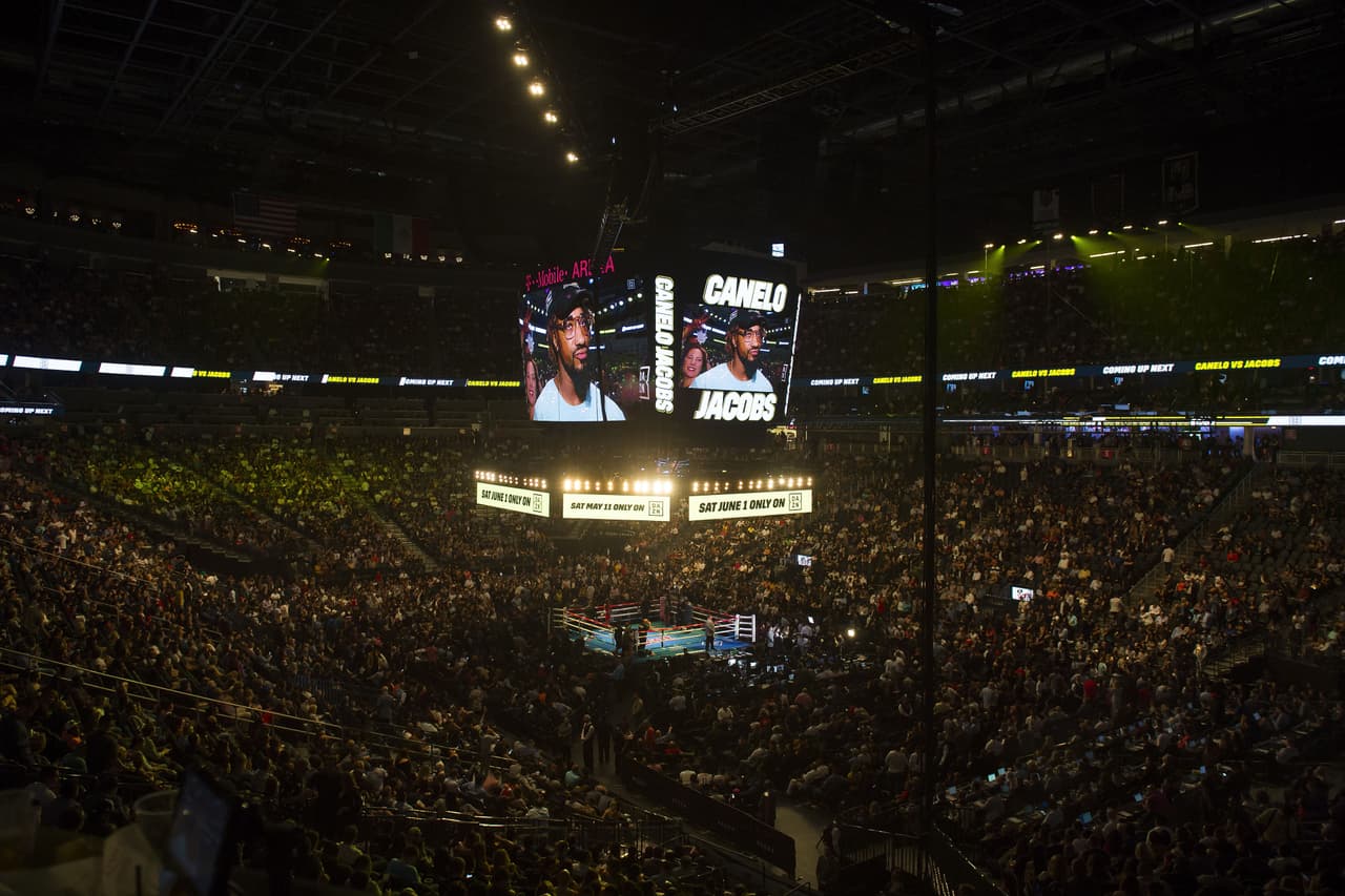 A minutos de la pelea así luce el T-Mobile Arena de Las Vegas.