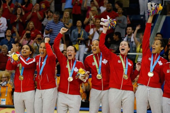En una noche relampagueante, Canadá ganó el torneo femenino de básquetbol de los Juegos Panamericanos por primera vez en su historia, al vencer 81-73 a Estados Unidos en la final celebrada en el Centro Atlético Ryerson de Toronto.
