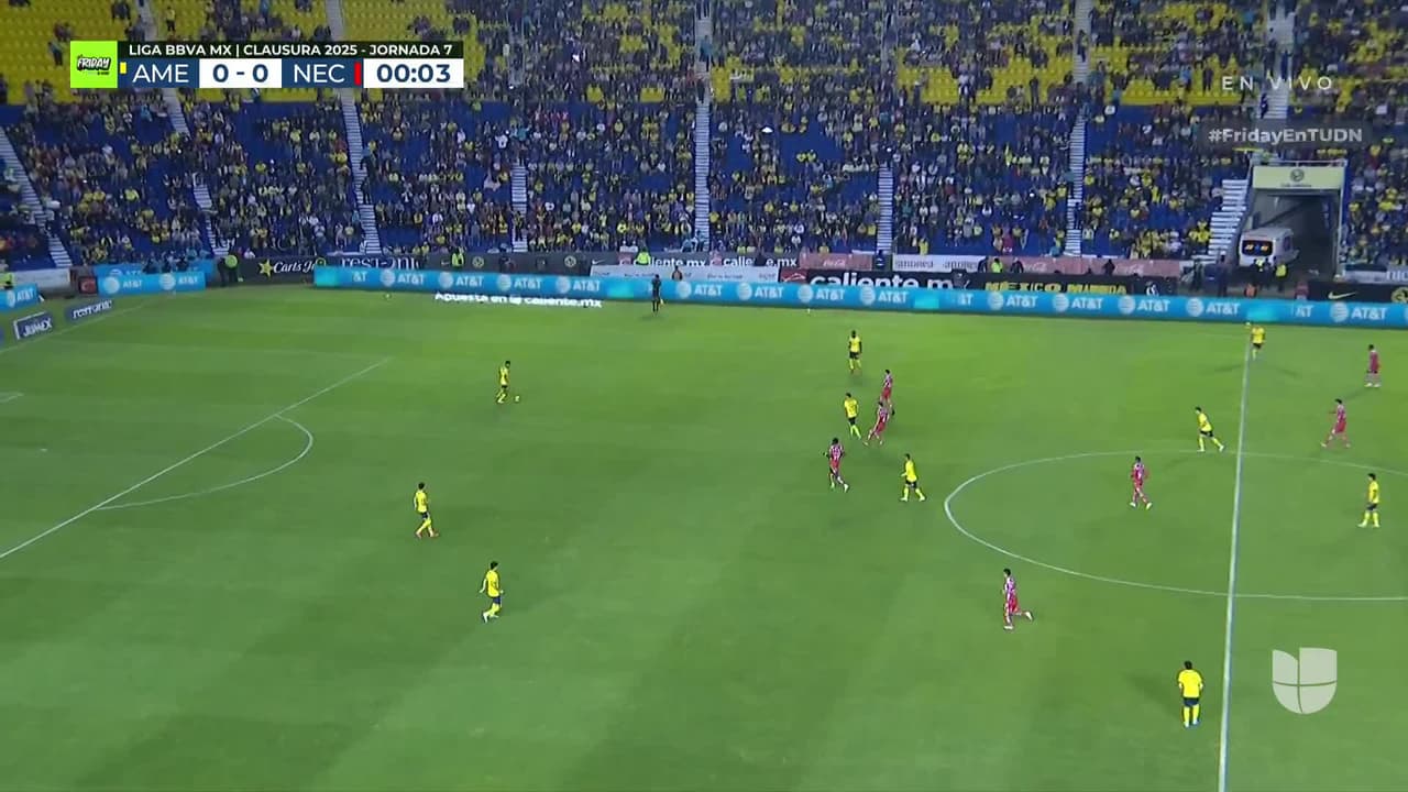 Arranca el partido y la pelota está en juego.