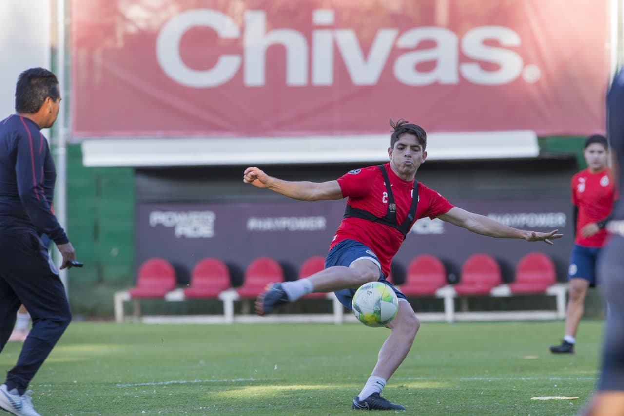 Chivas de Guadalajara mantiene su ritmo de entrenamiento tras la salida del paraguayo José Saturnino Cardozo de la dirección técnica, de la que quedó encargado Alberto Coyote de forma interina para pelear en el Clausura 2019 de la Liga MX.