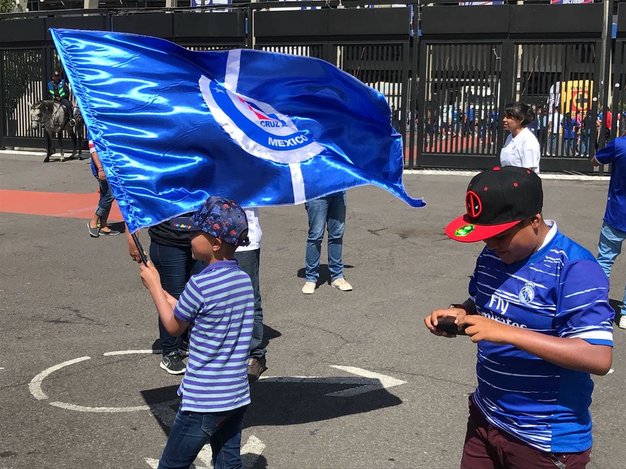 Los fanáticos del Cruz Azul llegaron a su nueva casa durante el Apertura 2018, el Estadio Azteca.