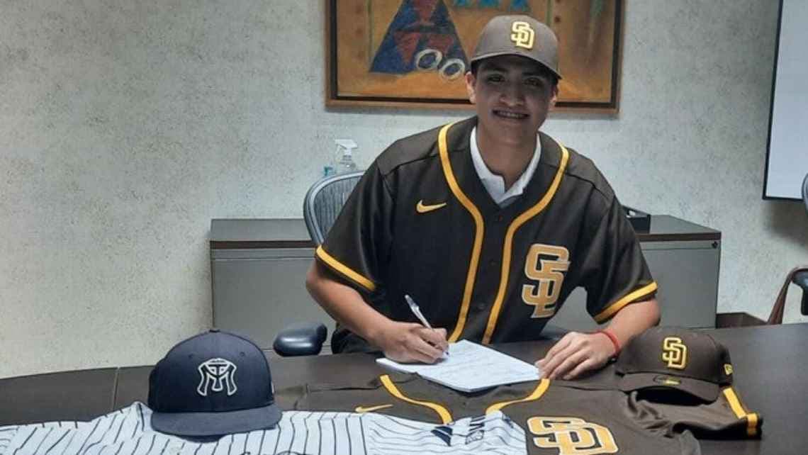 San Diego Padres firma tres peloteros mexicanos para la MLB