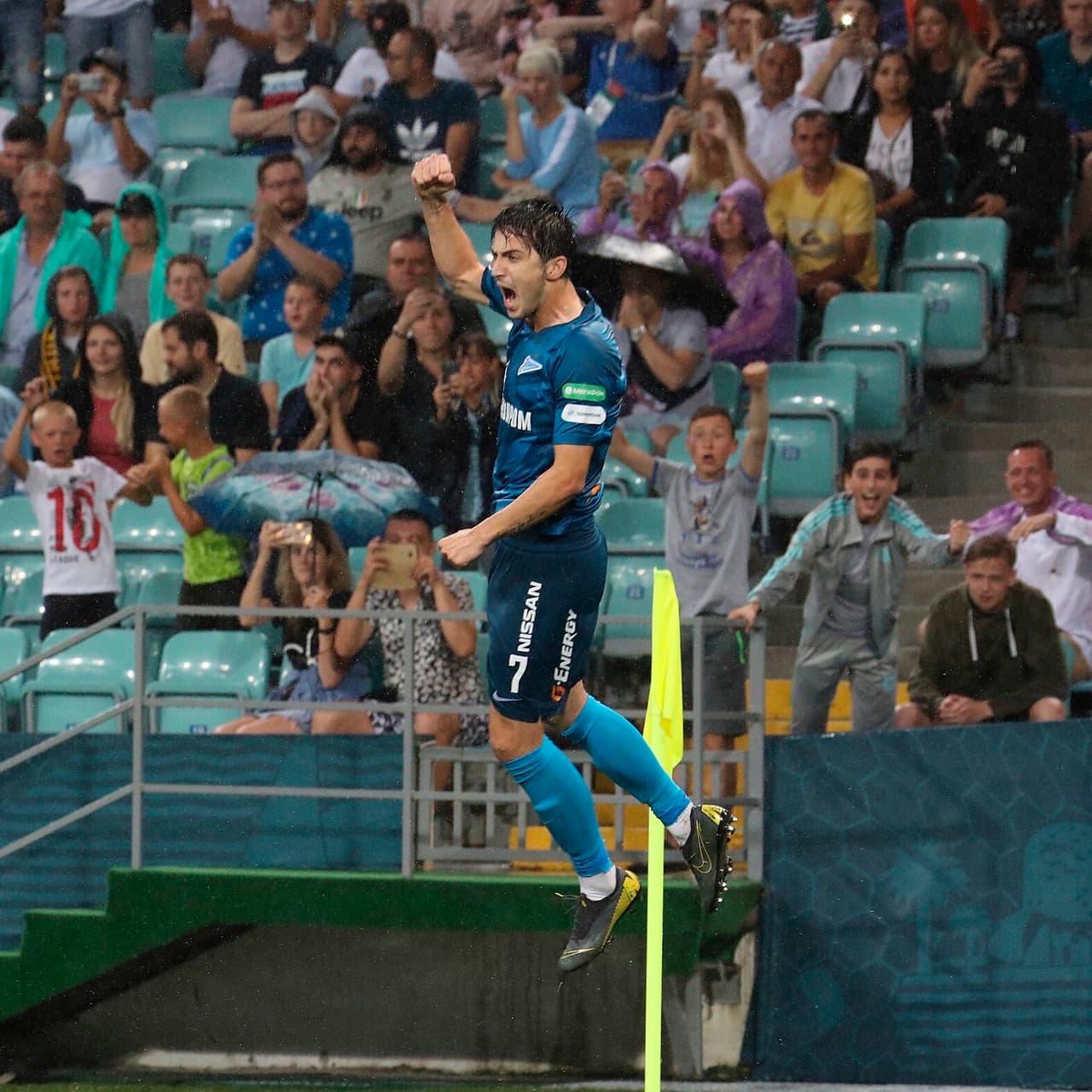 El goleador máximo del Olympique Lyonnais ha sido el brasileño Pernambucano Juninho con 18 goles.