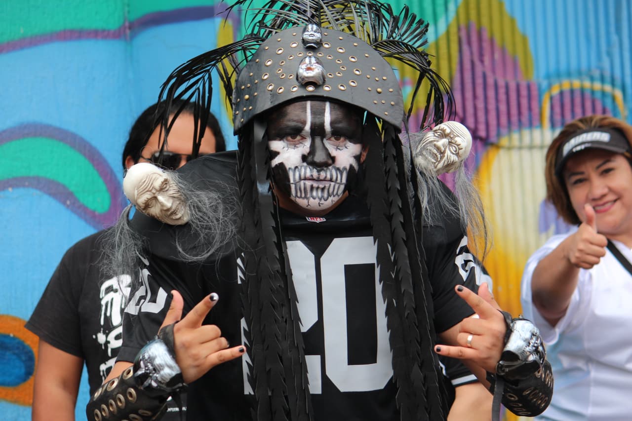 Te invitamos a disfrutar de las mejores imágenes de la visita de los Raiders al 'Coloso de Santa Ursula' promocionando el juego del próximo 21 de noviembre ante los Houston Texans.