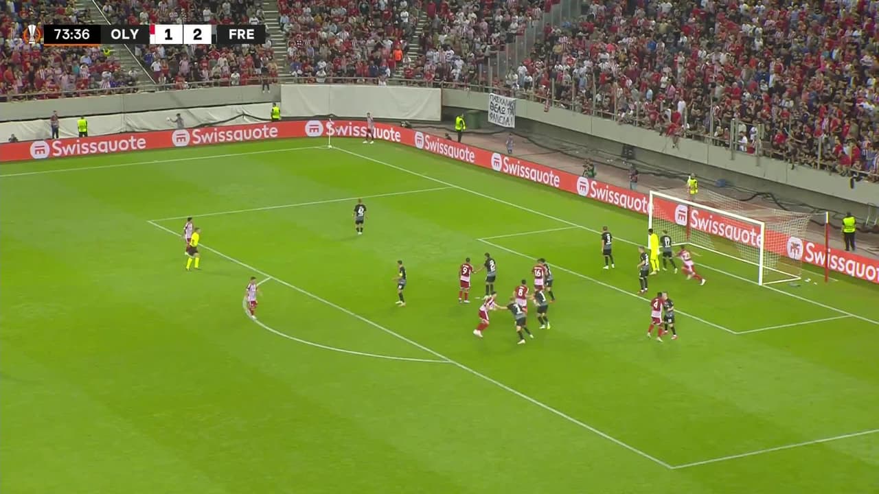 ¡GOL!  anota para Olympiakos. Ayoub El Kaabi