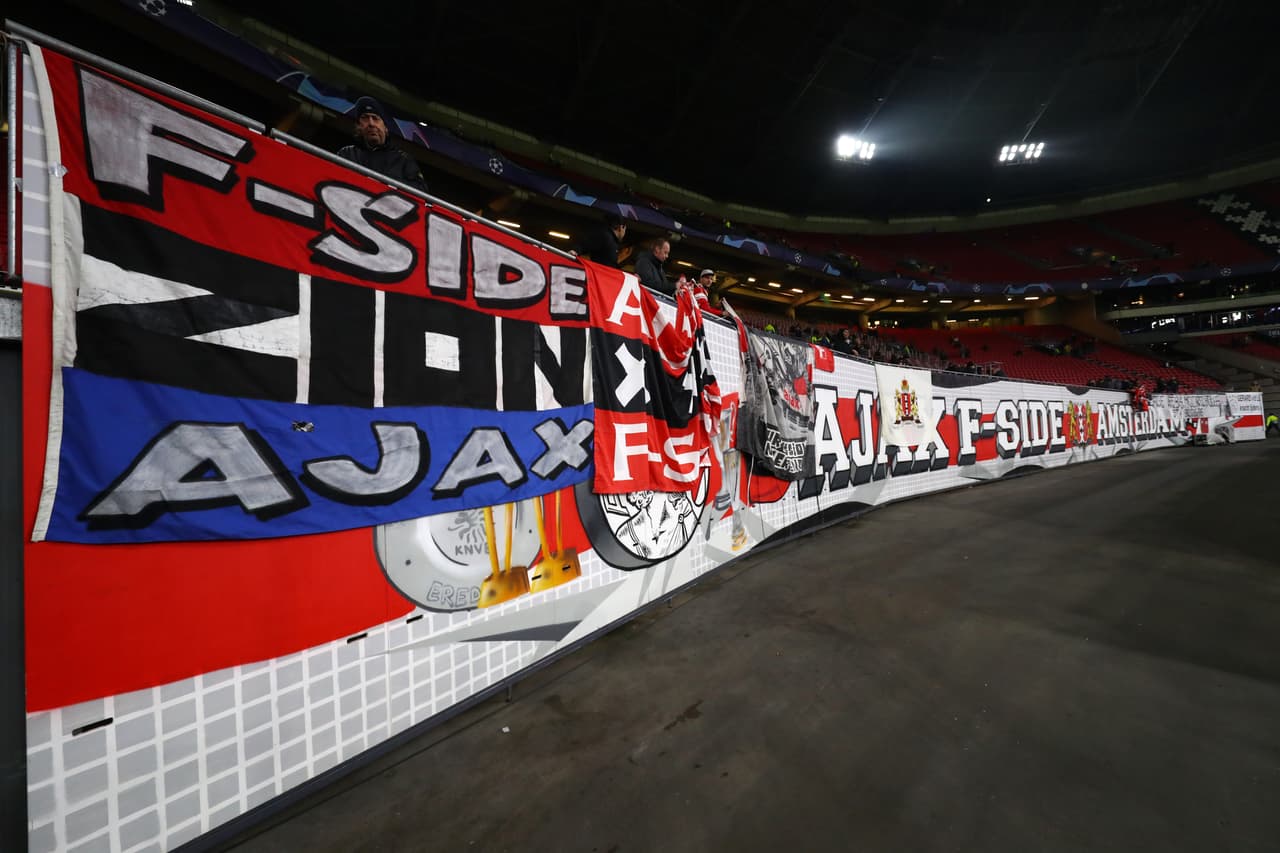 La casa del Ajax, el Johan Cruyff Arena en Amsterdam, se viste de alegría para el partido contra Real Madrid en la ida de los Octavos de final de la Champions League, donde Andre Rieu hizo una presentación especial en la previa.