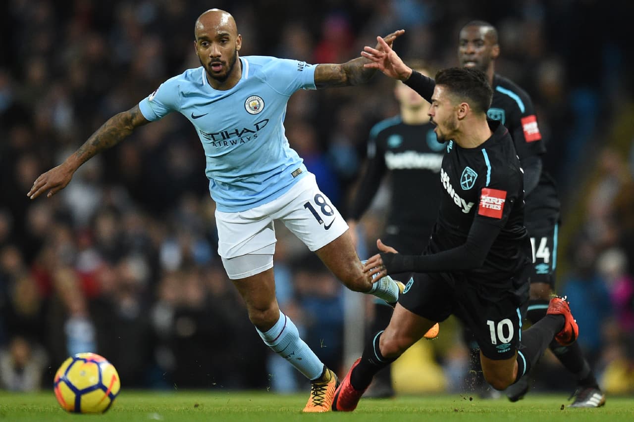 Manchester City se encontró sin espacios y con una defensa férrea del West Ham, que apenas puso un hombre en la delantera y otro como volante de ataque.