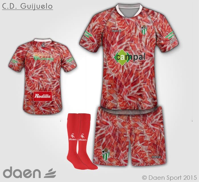 El jersey ha sido comparado con otros como este del CD Guijuelo de España en la temporada 2015/16.
