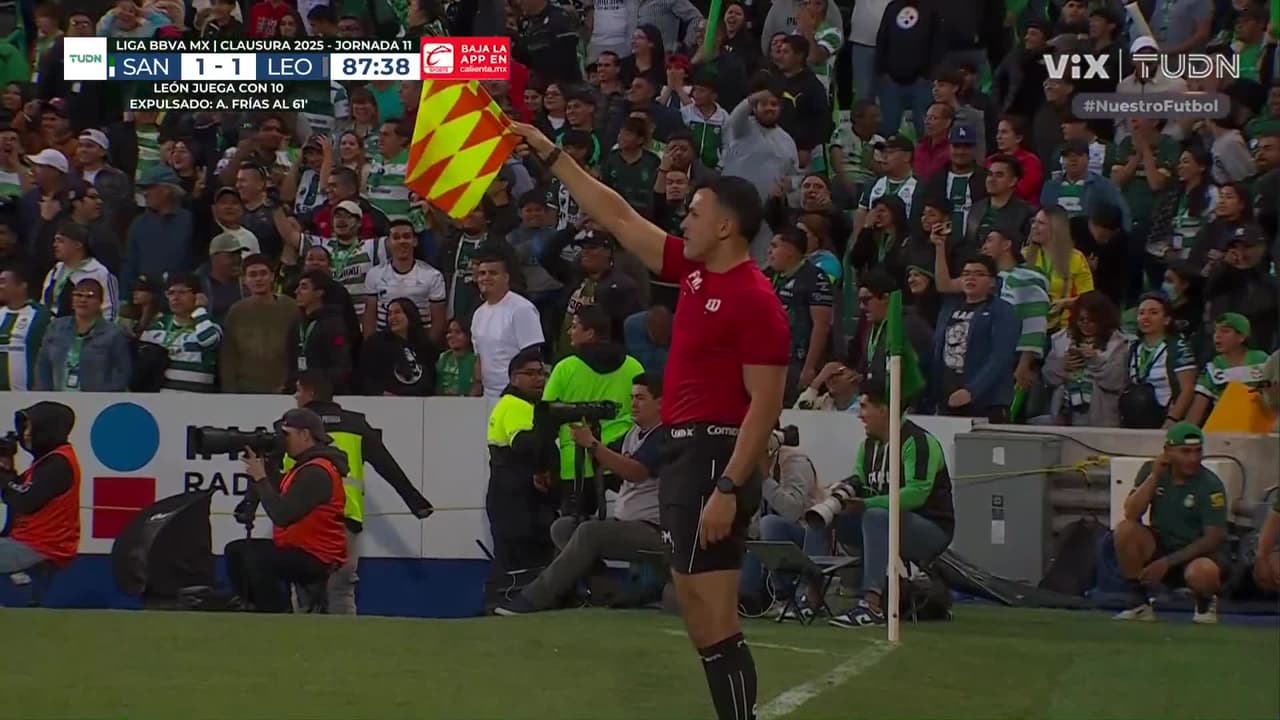 ¡Locura en la Comarca! Gol anulado para Santos por fuera de juego