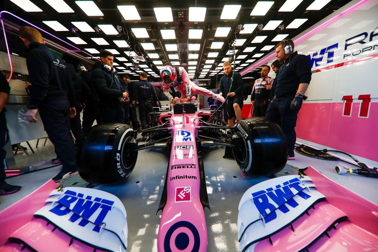 La gran sorpresa de la jornada fue la actuación del mexicano Sergio Pérez, tercero con su Racing Point, a 399 milésimas de Hamilton. Max Verstappen (Red Bull) quedó cuarto.