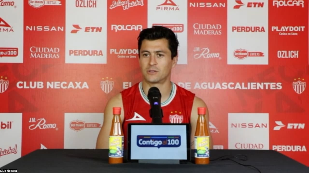 Madrigal bromea de cara al Necaxa vs Chivas: "Nos pueden espiar"