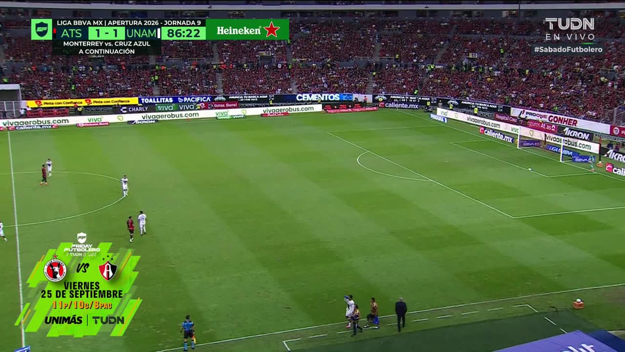 ¡Expulsión! El árbitro saca la roja directa a Adalberto Carrasquilla.
