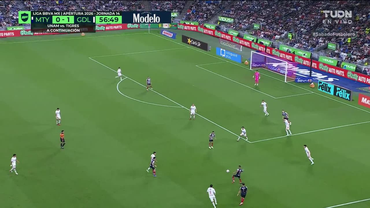 ¡TIRO ATAJADO! disparo por Diego Rossi.