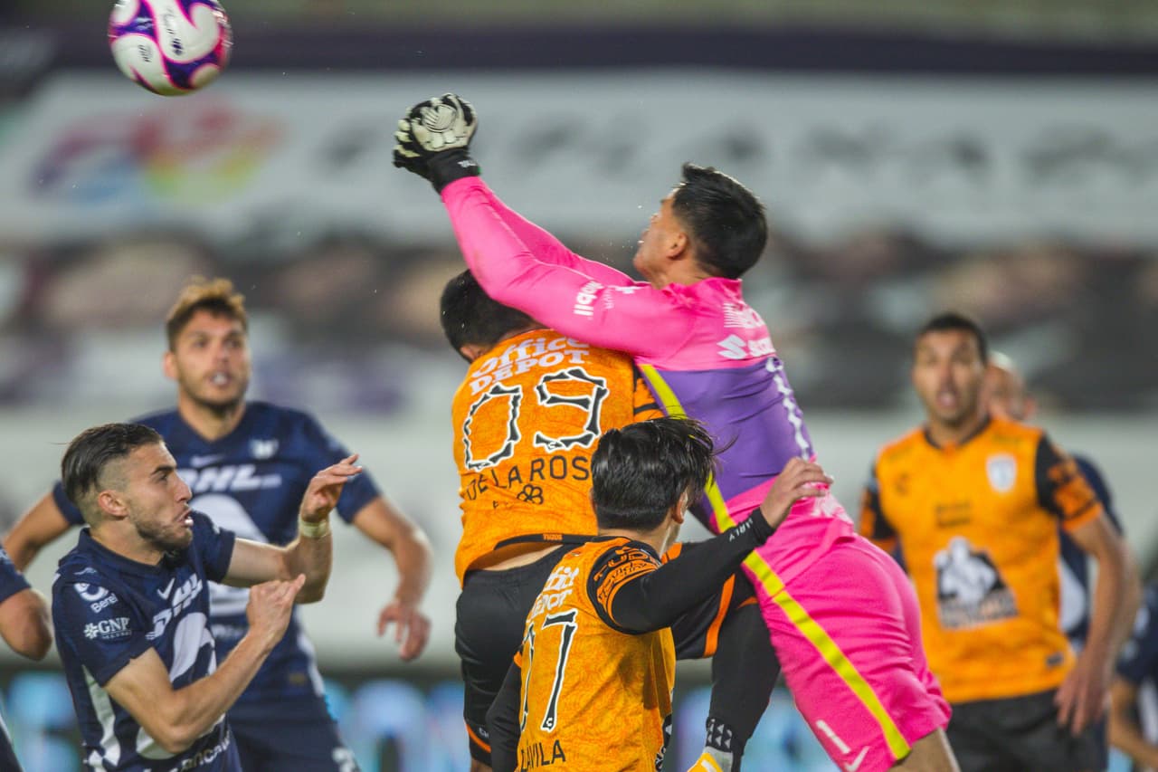 Con goles de Juan Pablo Vigón y Erick Aguirre, Pumas y pachuca no se pueden quedar con la victoria y se conforman con un punto.