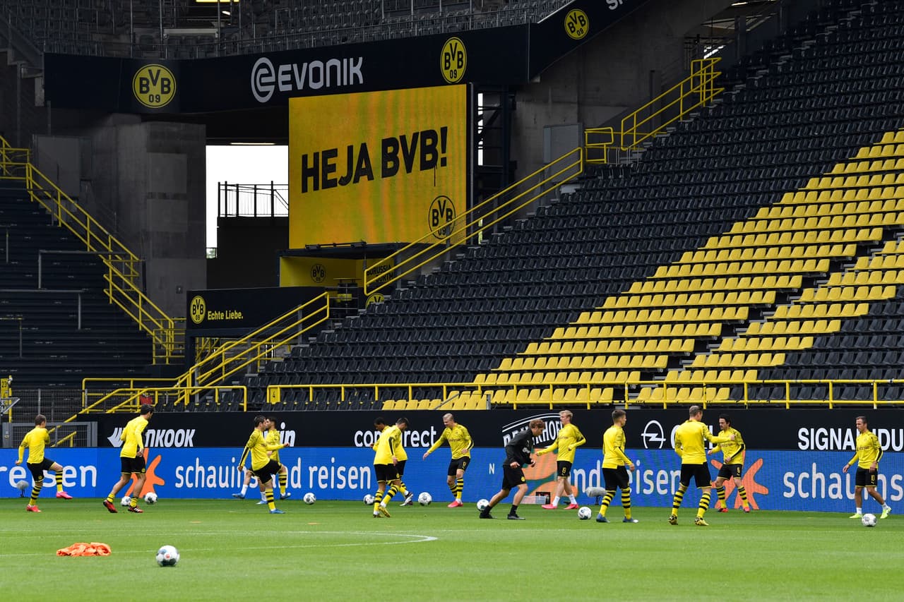 Realizaron los calentamientos previos conservando una notable distancia entre jugadores.