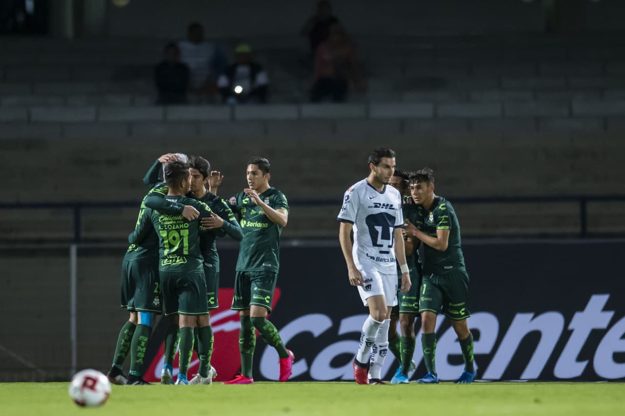 Con goles de Alejandro Mayorga y Juan Dinenno, Pumas le gana 2-1 a Santos, pero no les alcanza para meterse en la siguiente ronda y quedan eliminados.