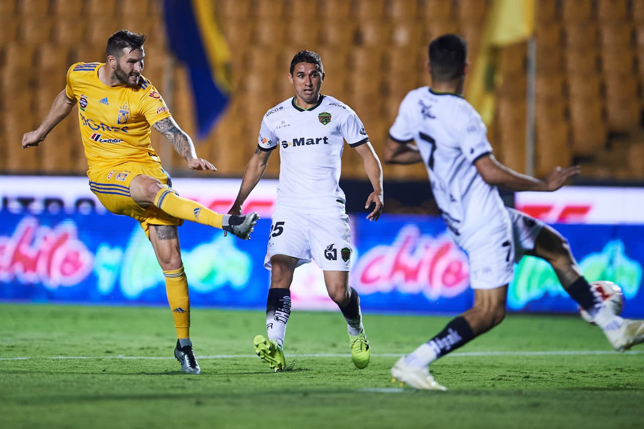 Gignac anotó el 2-1 ante Juárez, mismo que significó la voltereta ante Bravos. Posteriormente su equipo ganó 3-2 y al goleador francés no le importó que el 'Volcán' estuviera vacío, festejó como si todos estuvieran ahí ¡Este es Gignac!