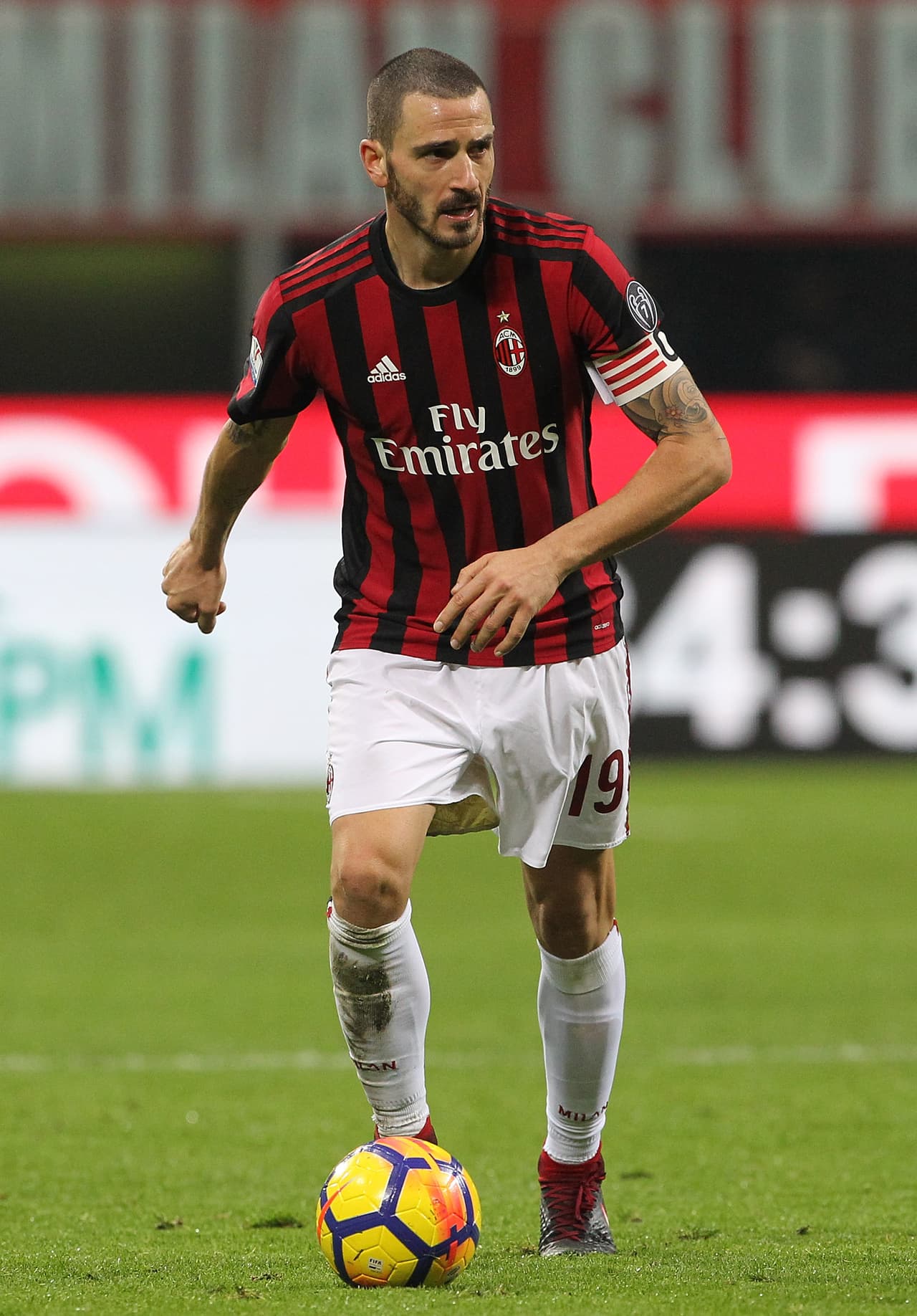 El italiano Leonardo Bonucci no la pasa bien en el Milan, situación que lo haría buscar nuevos rumbos con apenas seis meses como 'Rossonero'. Aunque es un rumor que no tma mucha fuerza, la posibilidad de ir al Real Madrid ya se ha comentado en su país. De hecho, también se ha hablado del Chelsea.