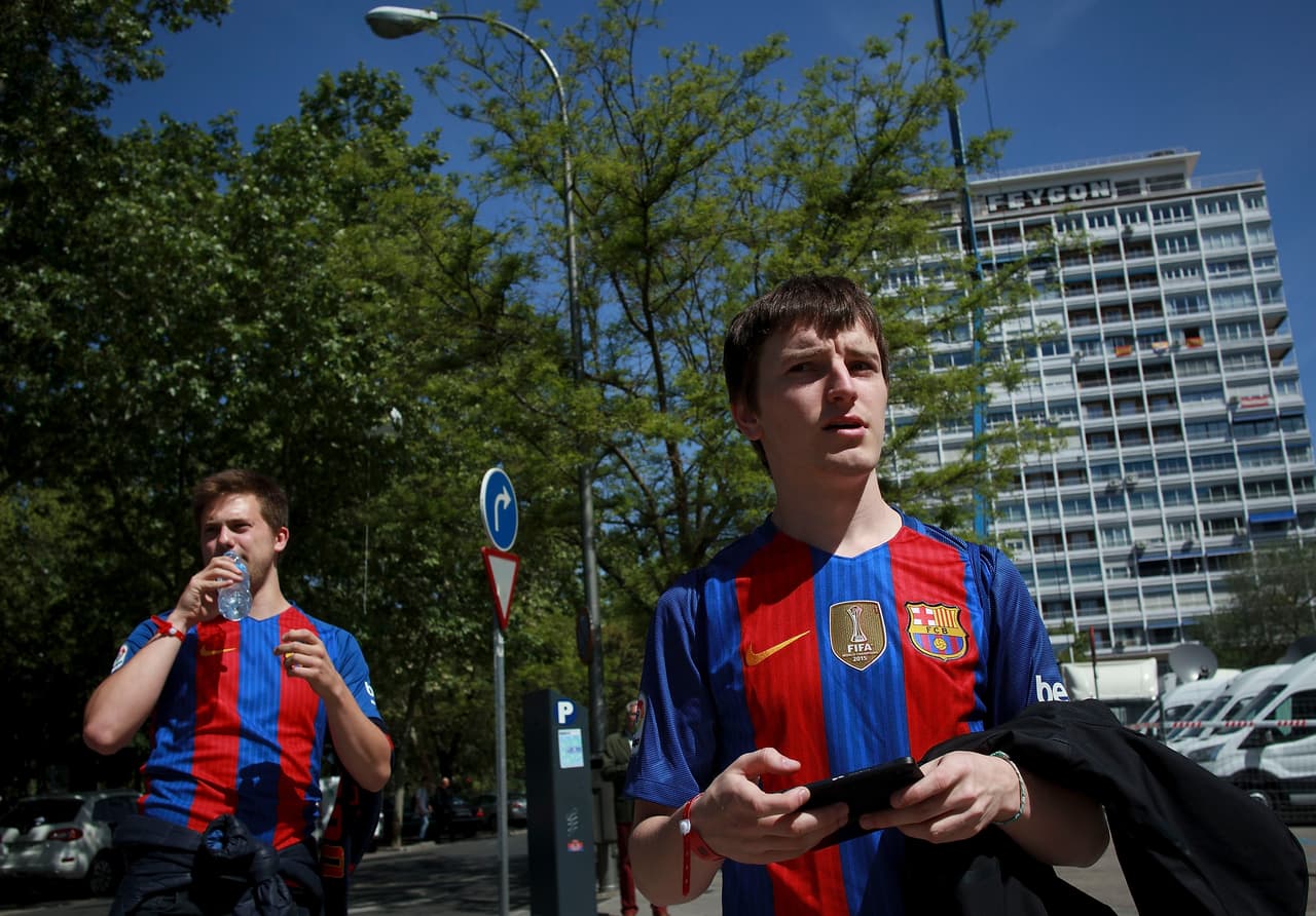 La confianza entre los hinchas del Barcelona aún está vigente por lograr el título en la Liga y por eso llegaron al estadio Santiago Bernabéu.