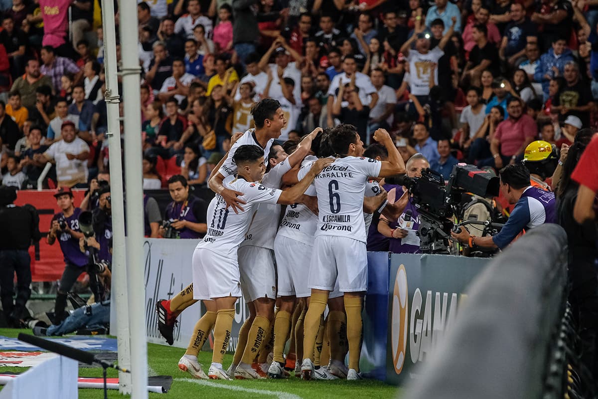 A cinco minutos del final, el argentino Matías Alustiza anotó el 3-0 definitivo para Pumas, que con nueve puntos lidera en solitario el Apertura 2018, a la espera de los juegos de sábado y domingo.
