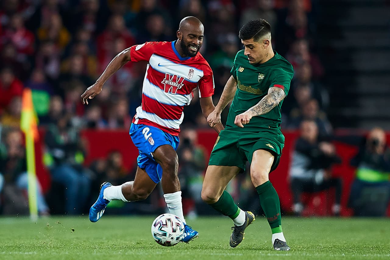 Granada siguió insistiendo y Athletic se replegaba en su cancha.