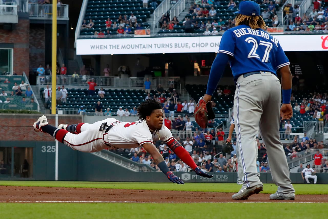 Pese a la lesión, Ronald Acuña Jr., se robó 37 bases en la temporada, el mejor de la Liga Nacional.