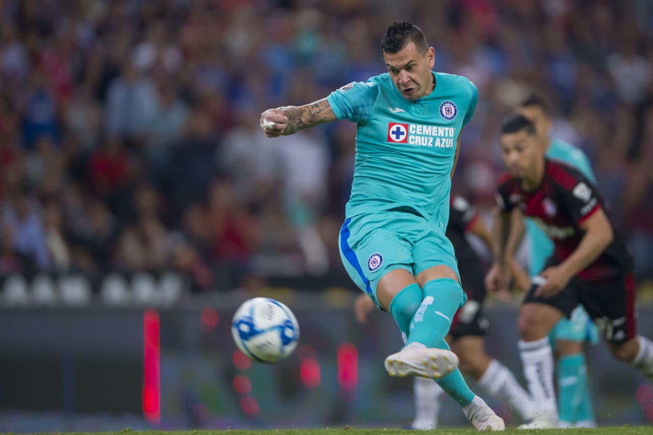 La técnica de Milton Caraglio en el penal que significó un gol de los que sirvieron para derrotar a su ex equipo Atlas.