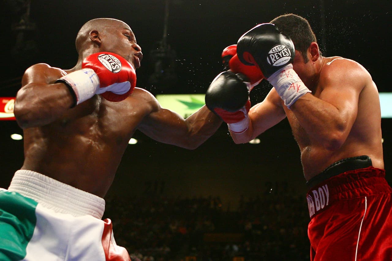 ¡El diablo anda suelto! Mayweather se burla de Oscar de la Hoya con foto comprometedora