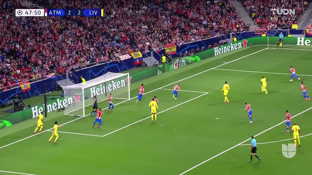 ¡TIRO ATAJADO! disparo por Sadio Mané.