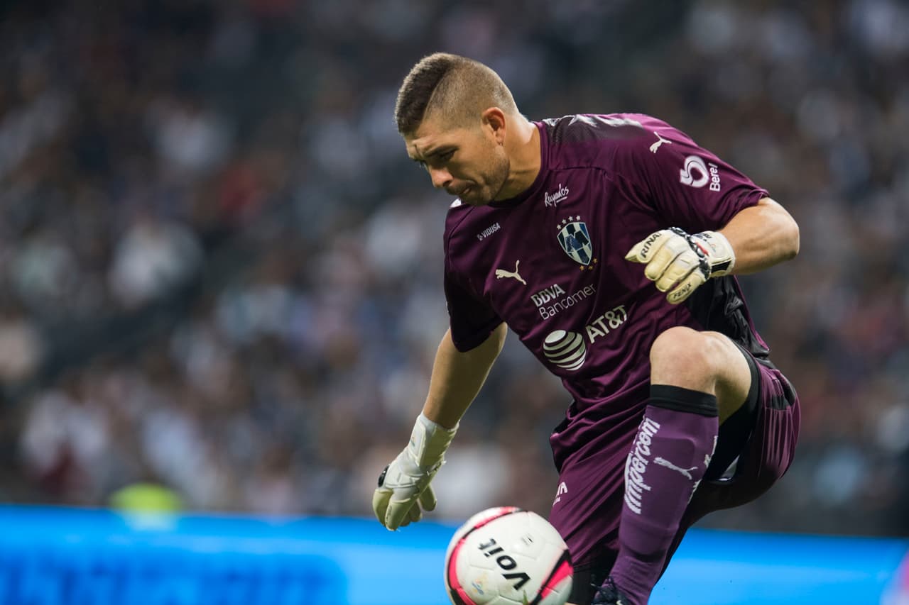 Sobre el minuto 25, un error de Juan Pablo Carrizo al cortar un centro le dejó un balón único a Francisco Jara quien definió mal con el arco a placer.