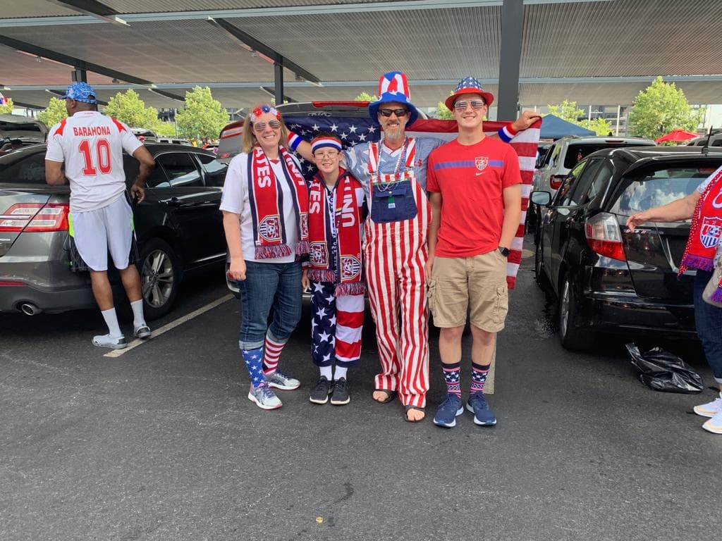Los alrededores del Lincoln Financial Field de Philadelphia se visten con los colores de Jamaica, Panamá, Estados Unidos y Curazao previo a la jornada de Cuartos de Final de Copa Oro.