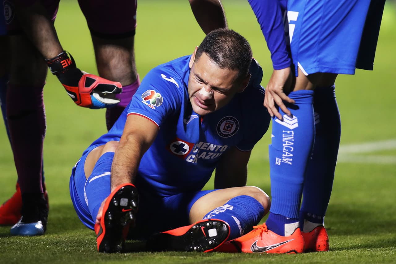 Una baja más para Cruz Azul, Pablo Aguilar lesionado