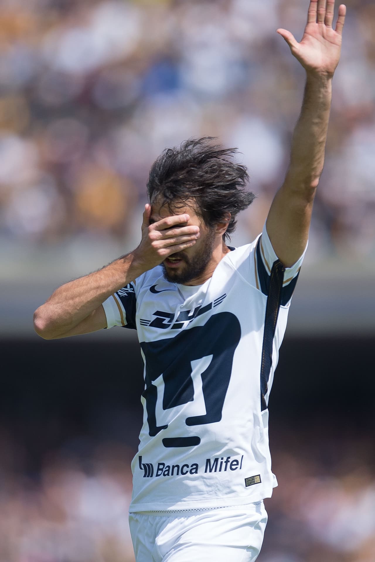 Era el minuto 19 cuando el defensor clavó la pelota al fondo del arco 'Felino', siendo este su primer gol con la playera de los Pumas.