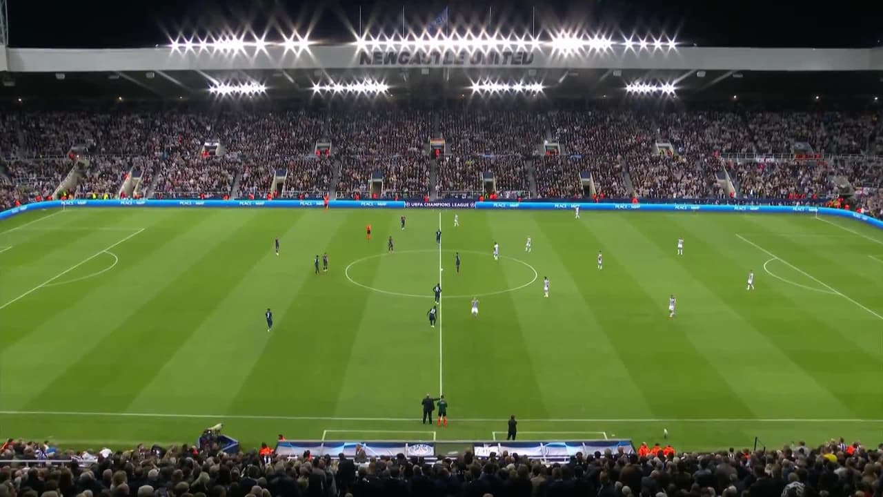Arranca el partido y la pelota está en juego.