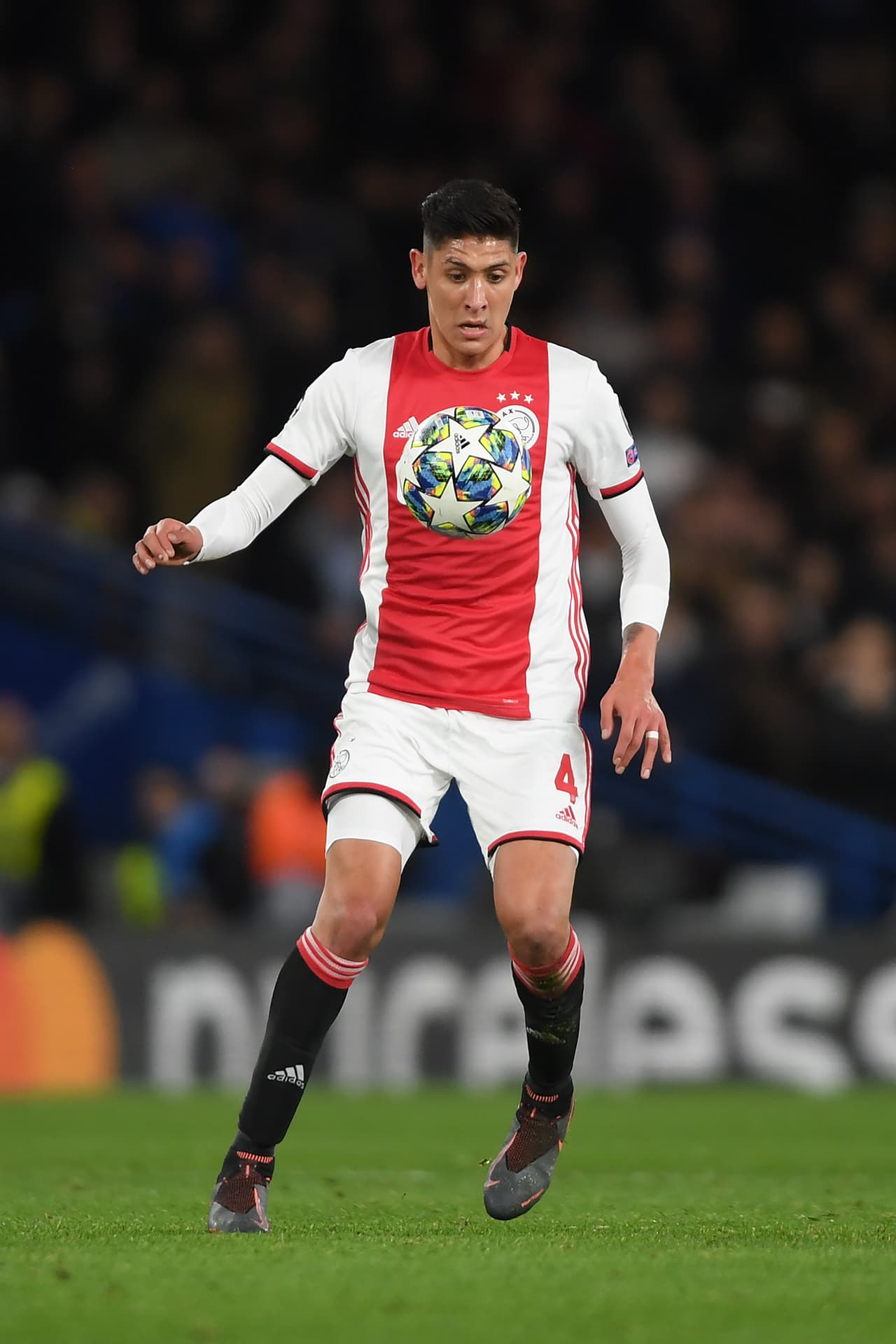 Edson Álvarez: del taxi al auto de lujo