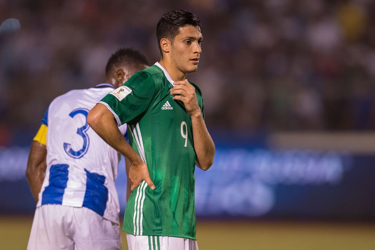 A pesar de estar arriba, México cayó 2-1 contra Honduras en la que fue la primera derrota en estas eliminatorias. Este resultado planteó la eventual debilidad del Tri ante equipos de la zona.