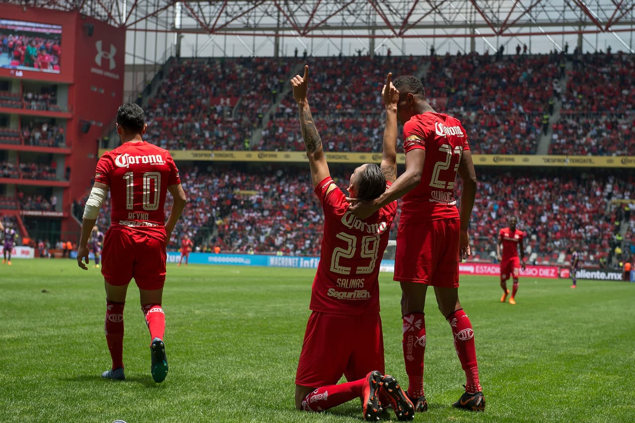 Action picture during the match Toluca vs Veracruz Corresponding to Matchday 16 of the Liga BBVA Bancomer MX of the Closing Tournament 2018, at the Nemesio Diez Stadium. Foto de acción durante el partido Toluca vs Veracruz Correspondiente a la Jornada 16 de la Liga BBVA Bancomer MX del Torneo Clausura 2018, en el estadio Nemesio Diez. EN LA FOTO: RODOLFO SALINAS Action picture during the match Toluca vs Veracruz Corresponding to Matchday 16 of the Liga BBVA Bancomer MX of the Closing Tournament 2018, at the Nemesio Diez Stadium. Foto de acción durante el partido Toluca vs Veracruz Correspondiente a la Jornada 16 de la Liga BBVA Bancomer MX del Torneo Clausura 2018, en el estadio Nemesio Diez. EN LA FOTO: RODOLFO SALINAS