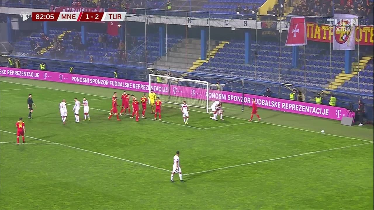 ¡TIRO ATAJADO! disparo por Çaglar Söyüncü.