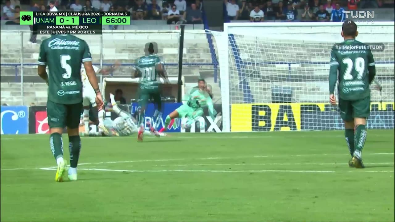 ¡Pónganle un monumento a Keylor! Error en la salida que el arquero tico salva