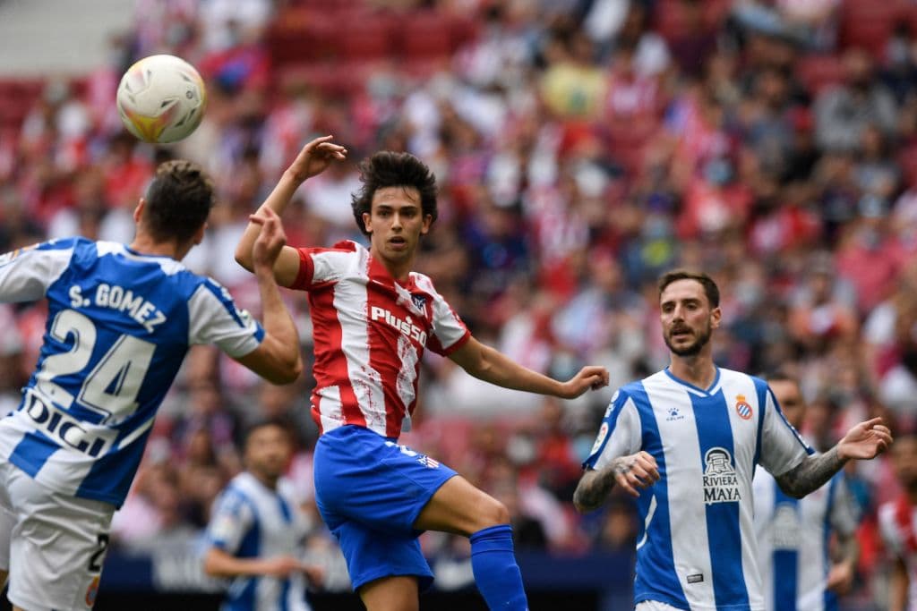 El Celta de Vigo, con Néstor Araujo y sin Orebelín Pineda, le ganó al Bilbao fuera de casa por 0-2, mientras Atlético de Madrid, sin Héctor Herrera, vencieron con un polémico penal en el minuto 98 al Espanyol por 2-1.
